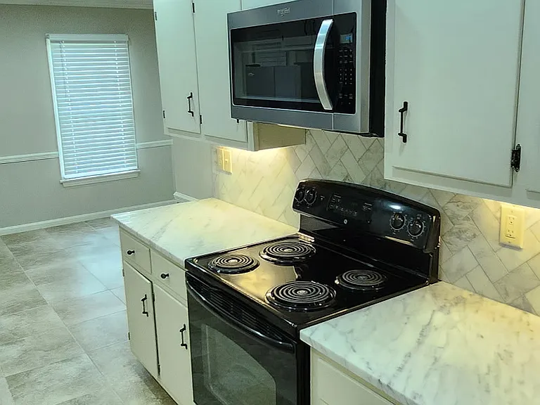 350 Riverdale Dr — Photo 8