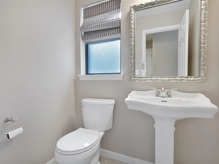 710 W Rollingwood — Photo 12