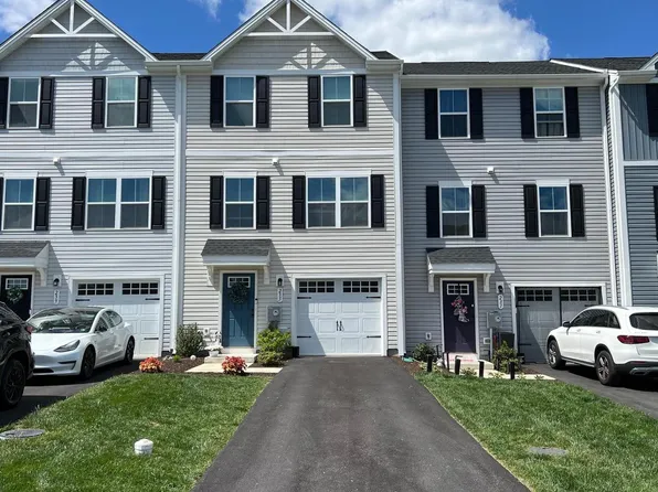 235 Hamilton Ln, Coatesville, PA 19320