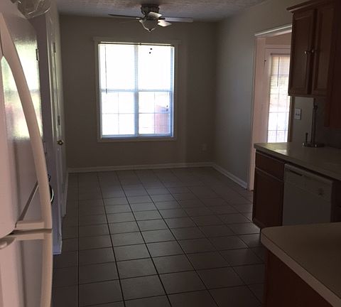3rd image of 747 Shoal Cir