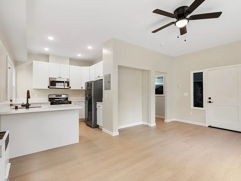 1221 E 1st St #12 — Photo 3
