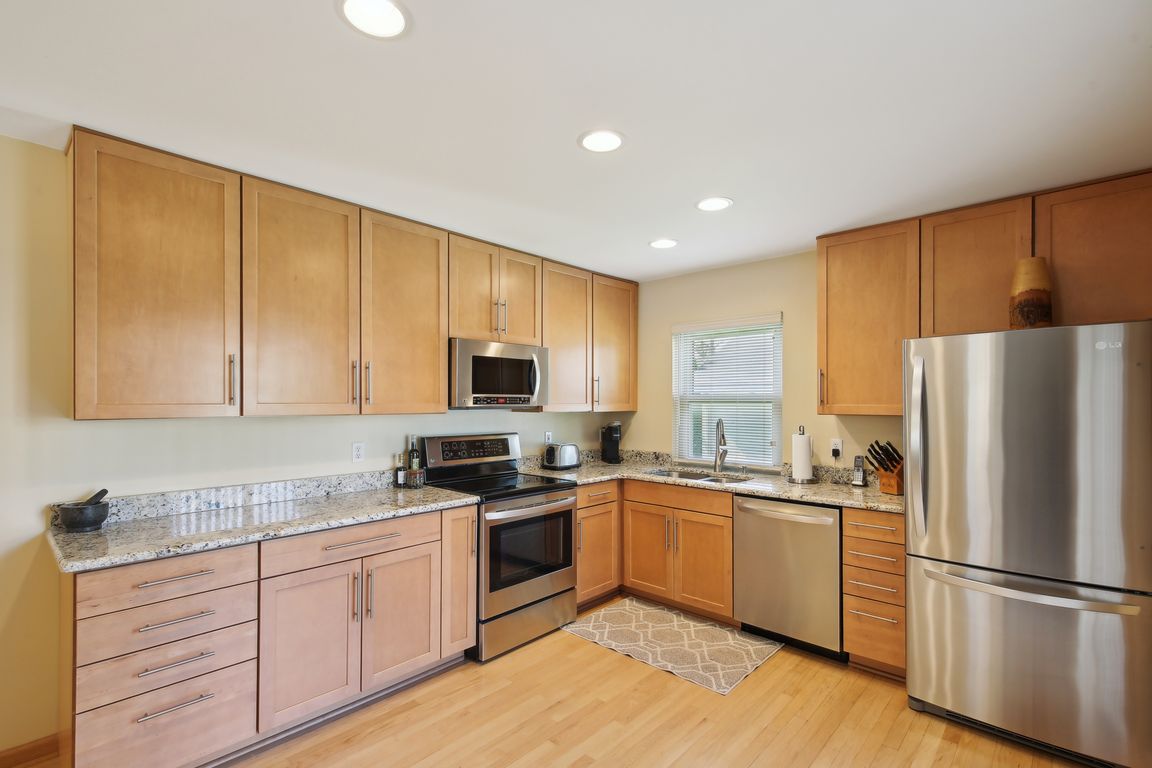Highview Ct-2404-011.jpg