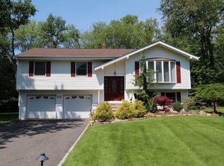 13 Country Ln, Hillsdale, NJ 07642