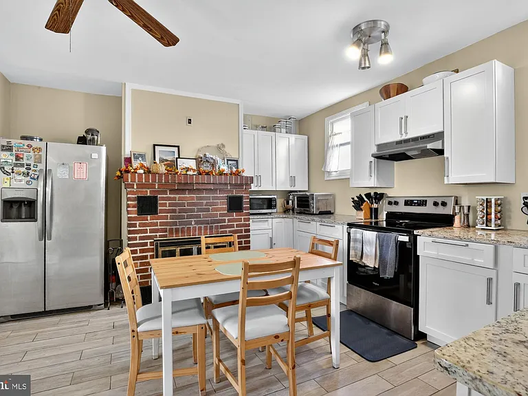 350 Green Ln #1R — Photo 4