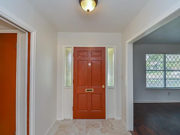 4th image of 307 Parliament Dr