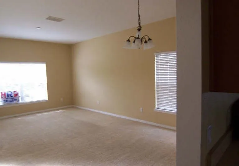 2103 Congress Ln — Photo 6
