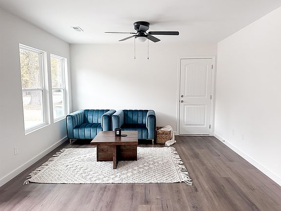 4th image of 229 Pierpont Ave