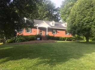 410 Woodbury Ln, Mount Airy, NC 27030