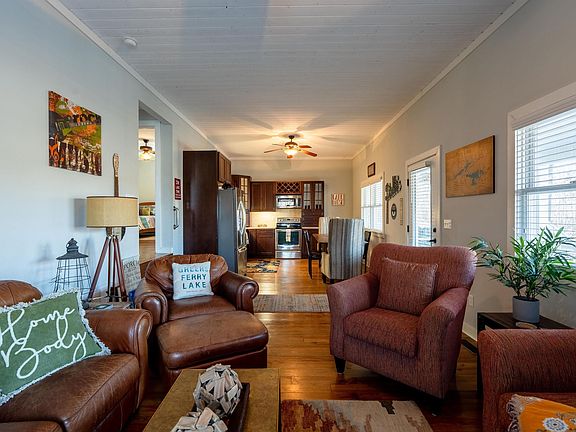 3rd image of 29 Sylvan Shores Dr