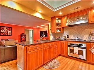 4th image of 370 Cypress Ave