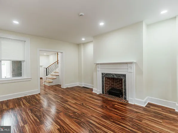 110 Kenilworth St, Philadelphia, PA 19147
