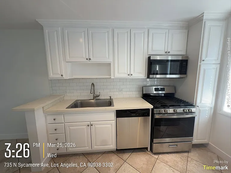 735 N Sycamore Ave #18 — Photo 9
