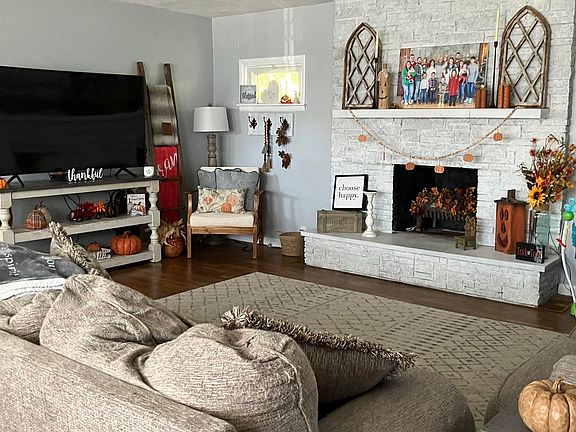2nd image of 406 Willow Dr