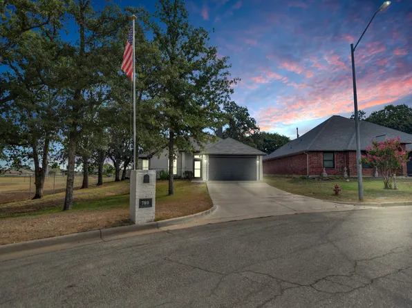 780 Stribling Cir, Azle, TX 76020