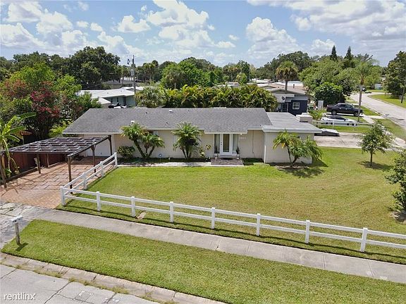 4th image of 2578R Stratford Dr