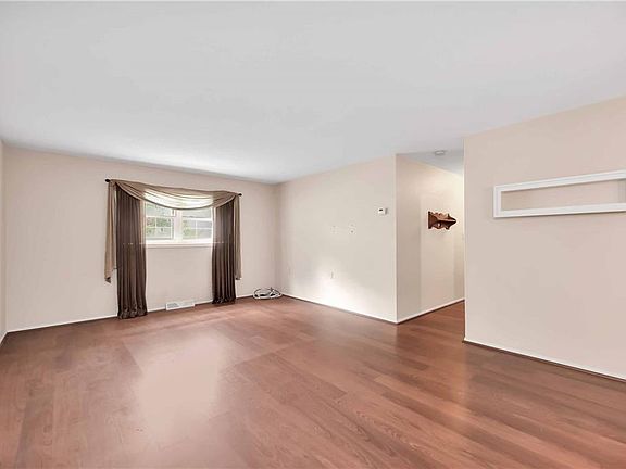 5th image of 23492 David Dr #D201