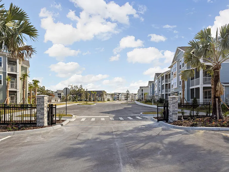 Standard441 Luxury Apartments — Photo 9