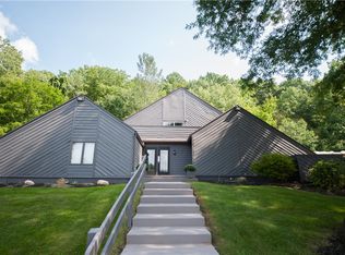 260 Hogan Rd, Fairport, NY 14450