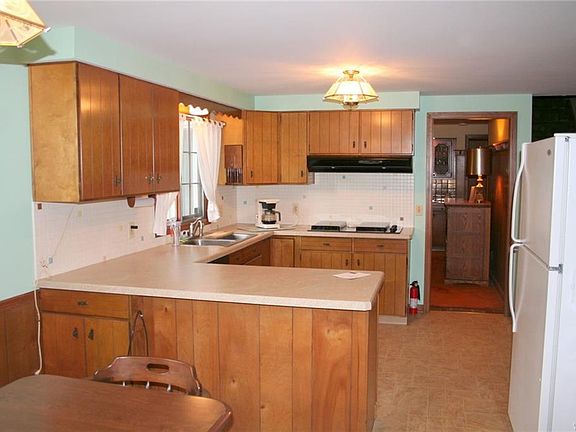 4th image of 53 Chaumont Dr