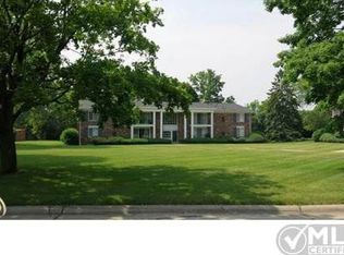 448 Fox Hills Dr S APT 4, Bloomfield Hills, MI 48304