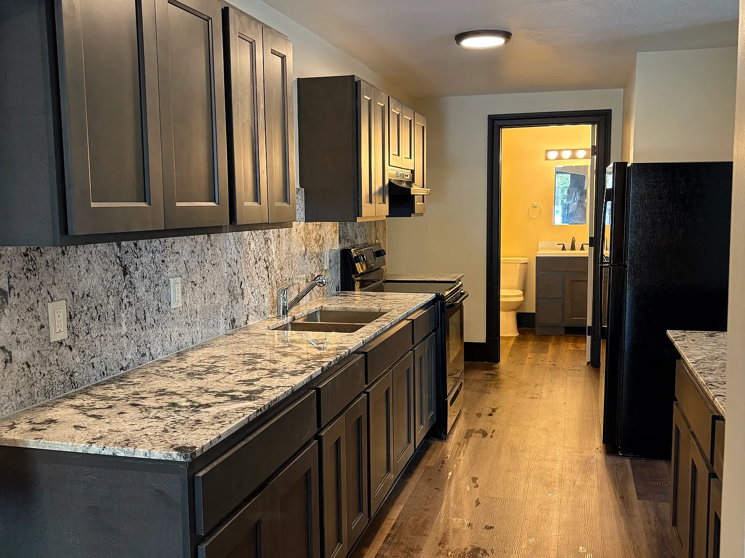 2 bed, $1,100 — Photo 2