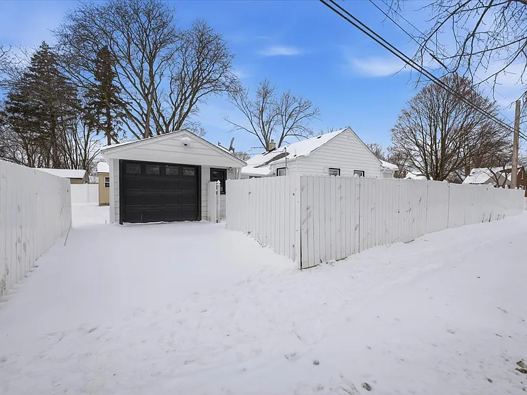 2896 Dorchester Rd — Photo 37