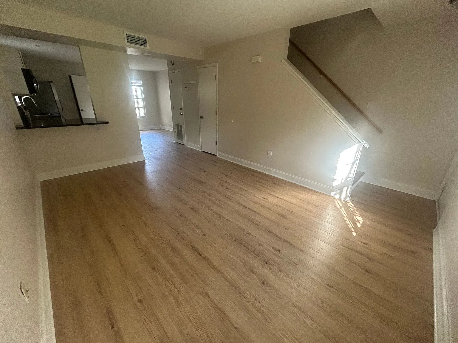 2 bed, 1.5 bath, 1048 sqft, $2,300 — Photo 2