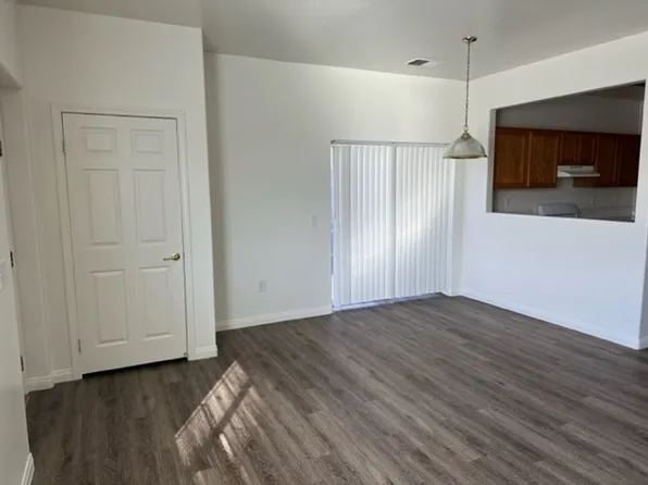 567 Yellow Meadow Court Bakersfield, CA 93308, 567 Yellow Meadow Ct Unit D, Bakersfield, CA 93308