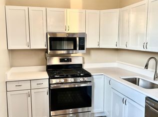 1023 W Grace St APT 3E, Chicago, IL 60613