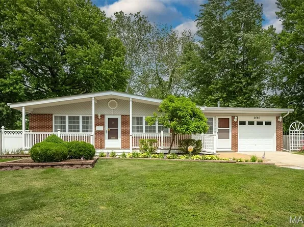 2445 Palomino Ln, Florissant, MO 63033