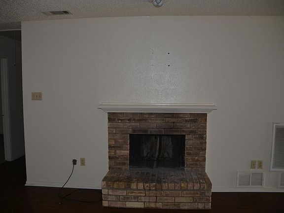 4th image of 2718 Westchester Dr