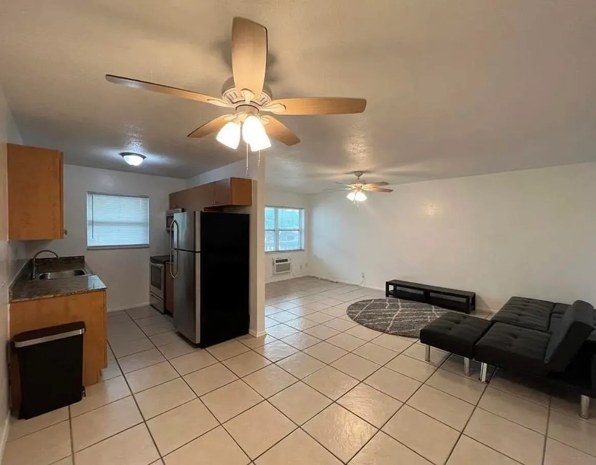 1 bed, 1.0 bath, 8622 sqft, $1,595 — Photo 1