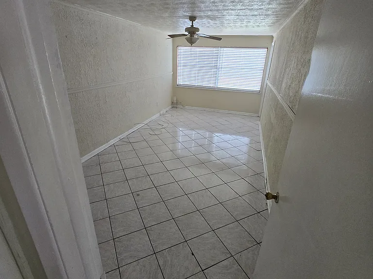 4918 Locksley Ave — Photo 7