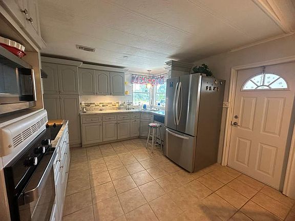 2nd image of 102 Carney St