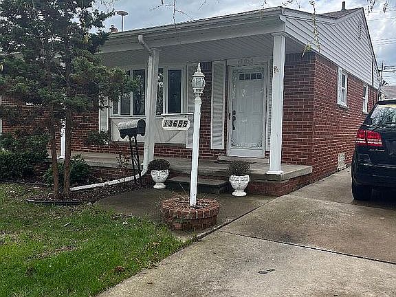 2nd image of 13655 Spruce St