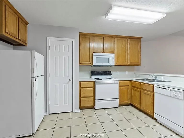 510 Freeman Ave — Photo 10