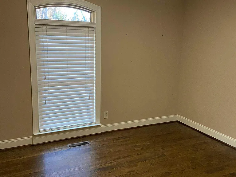 909 Avon Pl — Photo 16