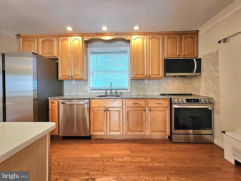 3109 Mosby St — Photo 5