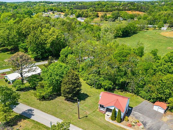 3rd image of 720 Garrett Rd