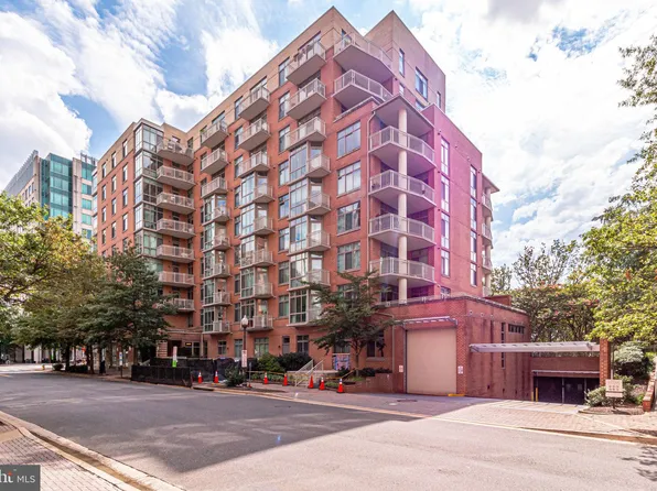 1000 N Randolph St APT 105, Arlington, VA 22201