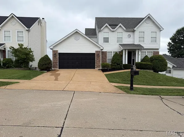 13569 Becker Place Dr, Saint Louis, MO 63128