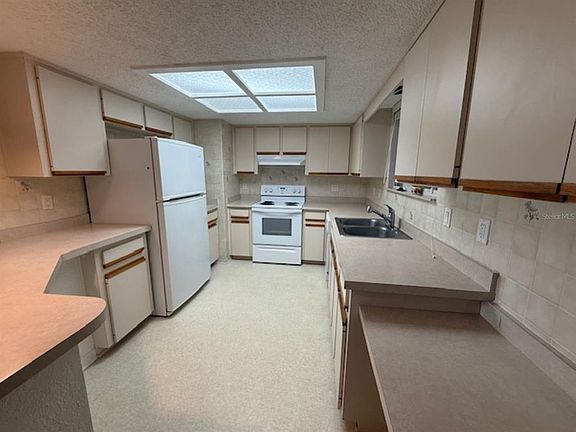 5th image of 8071 SW 109th Place Rd