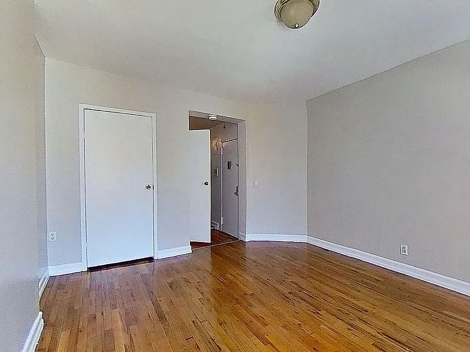 2nd image of 546 W 50th St #44