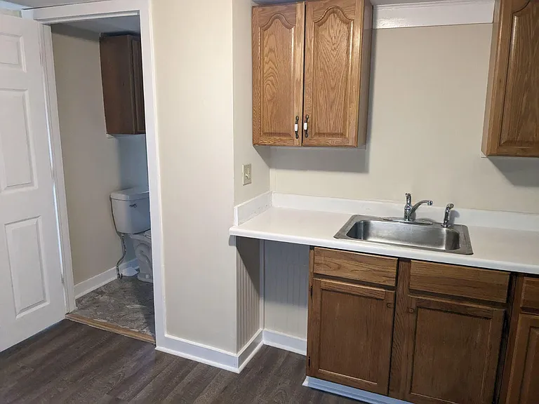 464 Pleasant St #8 — Photo 5