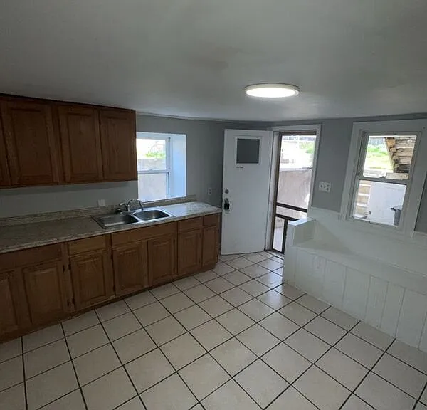 534 Cherry St E — Photo 11