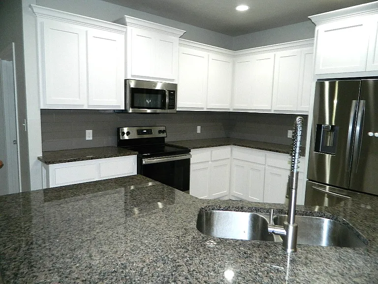 203 NW Granite Ave — Photo 5