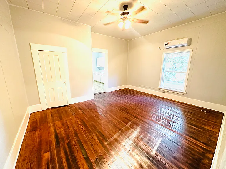 513 E Barger St #A — Photo 11
