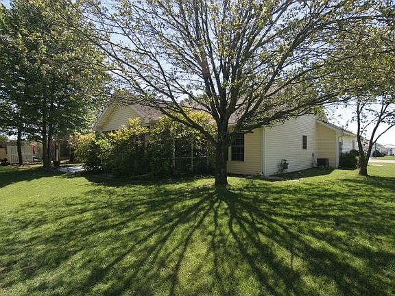 3rd image of 1805 Redbud Ct