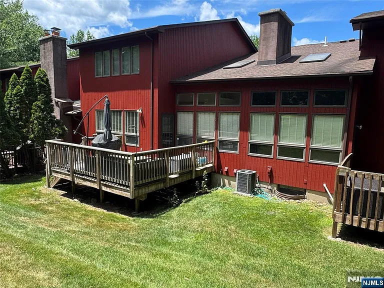 244 Butternut Dr — Photo 11