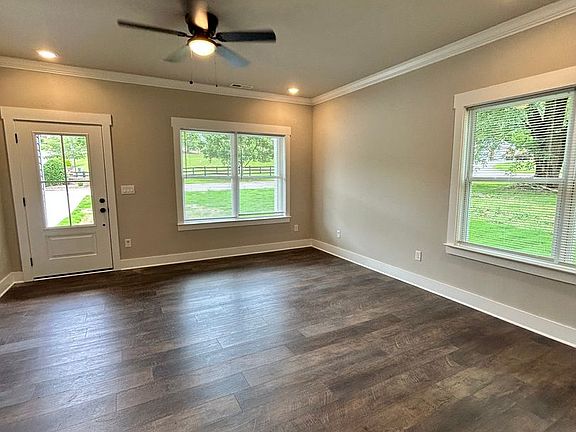 3rd image of 119 Gentry Rd